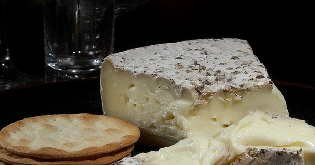 El error al cortar el brie deja porciones sin crema